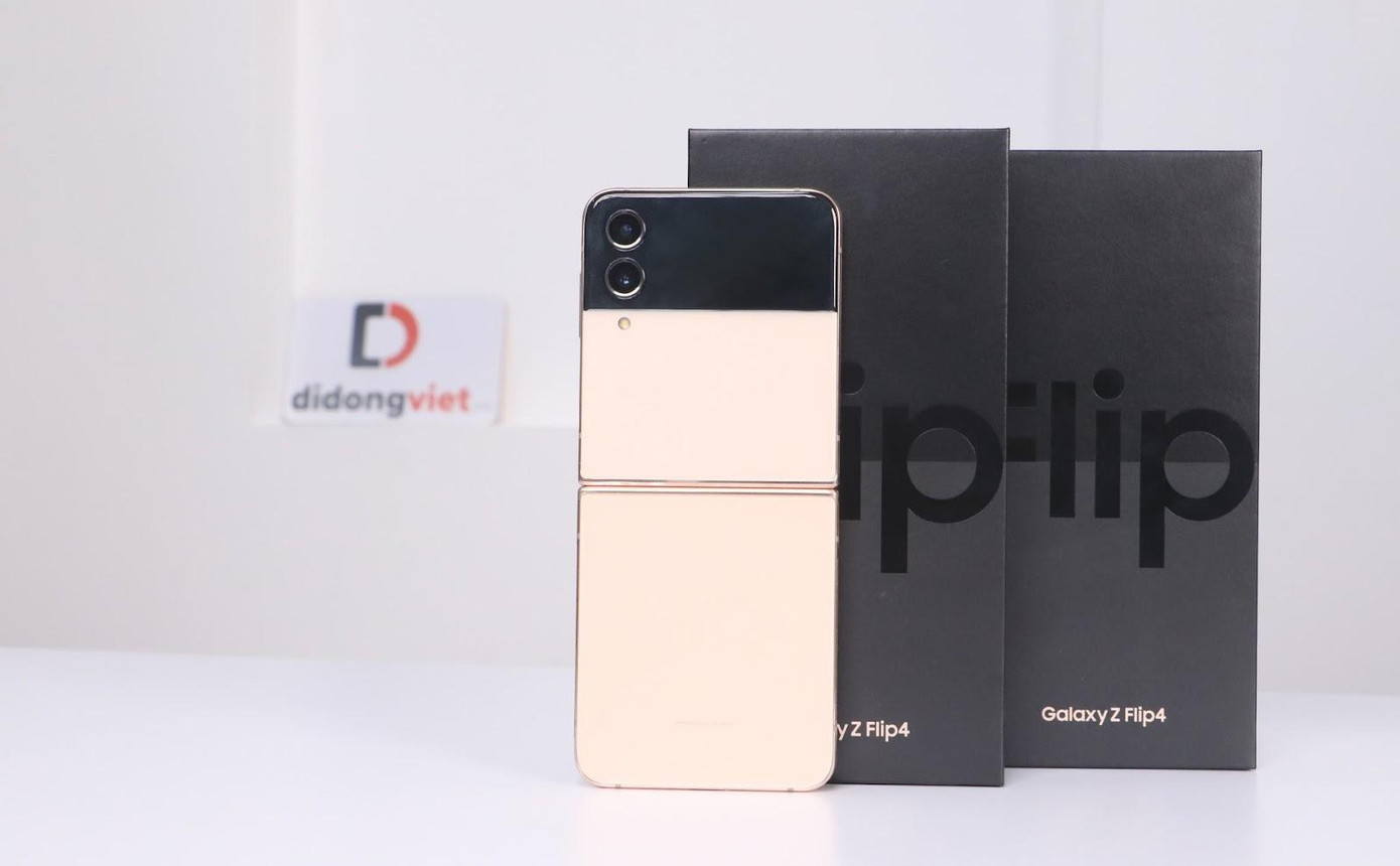 Camera trước của Galaxy Z Flip4 vẫn giữ độ phân giải 10MP và được cập nhật những tính năng chụp ảnh mới, thuật toán chụp - quay video tiên tiến hơn, dễ thao tác hơn nhờ giao diện One UI 4.