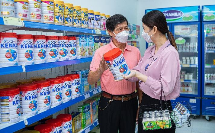 Vinamilk cũng là thương hiệu sữa được người tiêu dùng Việt Nam chọn mua nhiều nhất trong 10 năm liền theo Báo cáo dấu chân thương hiệu của Kantar Worldpanel Vinamilk cũng là thương hiệu sữa được người tiêu dùng Việt Nam chọn mua nhiều nhất trong 10 năm liền theo Báo cáo dấu chân thương hiệu của Kantar Worldpanel