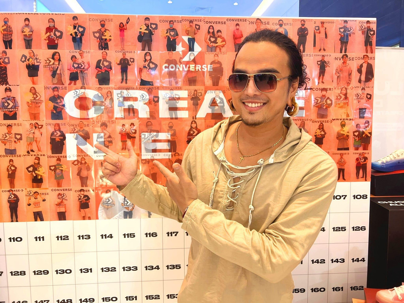 Dũng Hà Hakoota tham gia hoạt động của Converse TTTM Crescent Mall