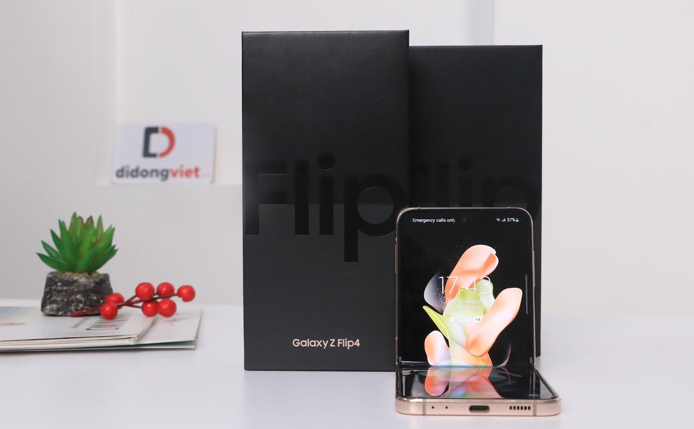 Đánh tan mọi định kiến trước đây rằng dòng Z Flip chỉ dành cho phái đẹp, năm nay Samsung còn có thêm phiên bản Bespoke Edition với các tuỳ chọn màu sắc phù hợp với mọi giới tính và cá tính khác nhau.