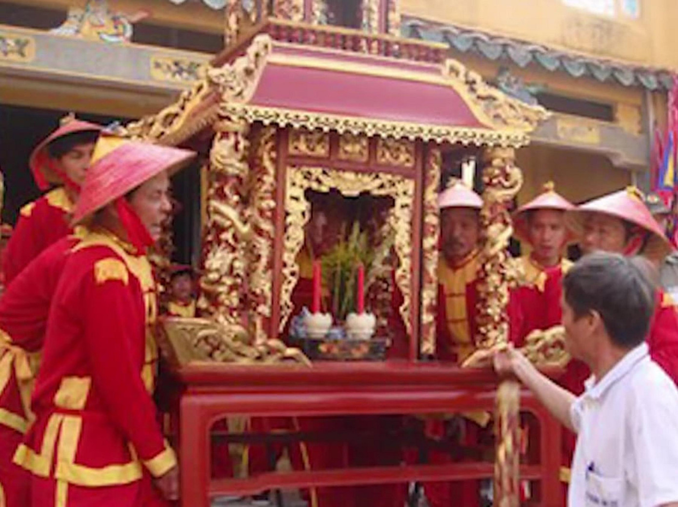 Đình Gia Lộc là nhân chứng của một thời gian lao khổ ải của ông cha ta, mà cụ thể điển hình là ông cả Đặng Văn Trước, cùng với các vị Tiền triều – Hậu hiền nối tiếp nhau xây dựng quê hương ngày thêm giàu đẹp.