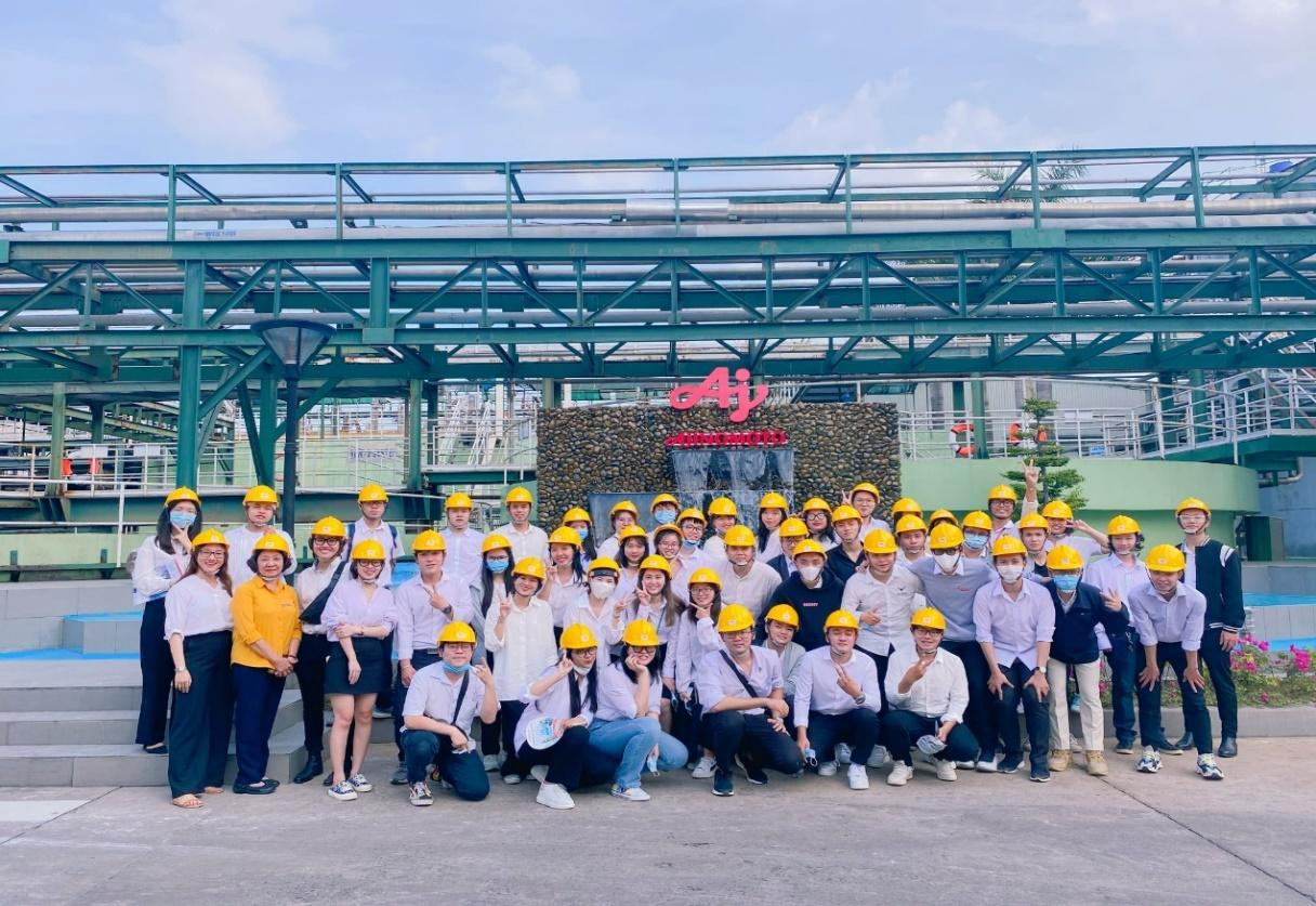 Đào tạo gắn kết thực tiễn, chú trọng ngoại ngữ tạo lợi thế cho sinh viên Đào tạo gắn kết thực tiễn, chú trọng ngoại ngữ tạo lợi thế cho sinh viên