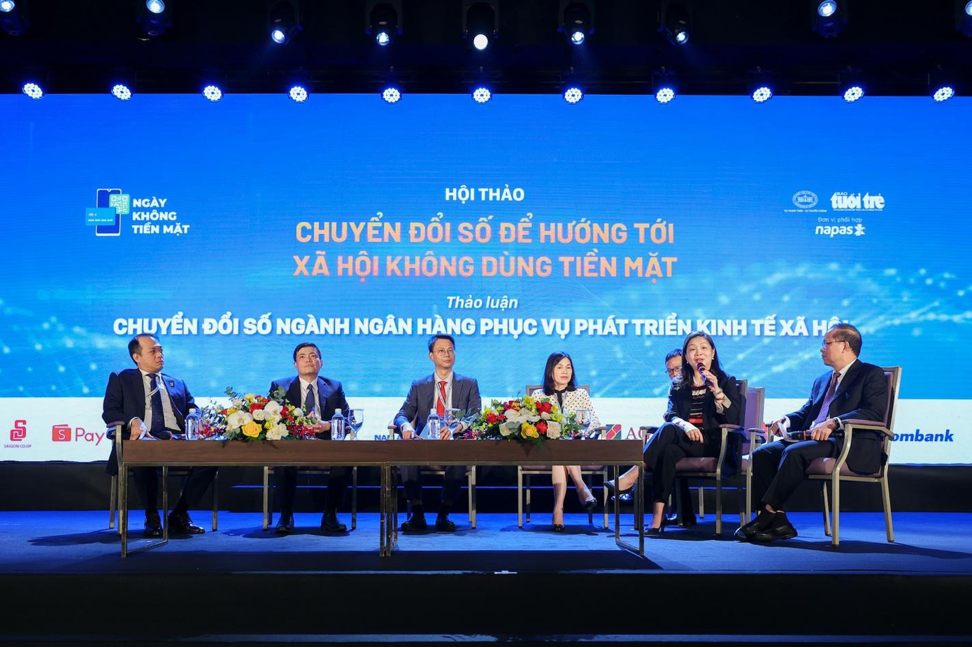 Các chuyên gia chia sẻ tại Hội thảo “Chuyển đổi số để hướng tới xã hội không dùng tiền mặt”