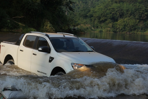 Ford Ranger thể hiện sức mạnh offroad vượt trội