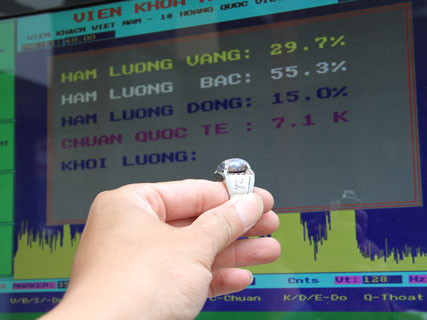 Chất lượng vàng trắng kém đến mức "thảm hại" khiến người chủ "xanh mắt". Chất lượng vàng trắng kém đến mức