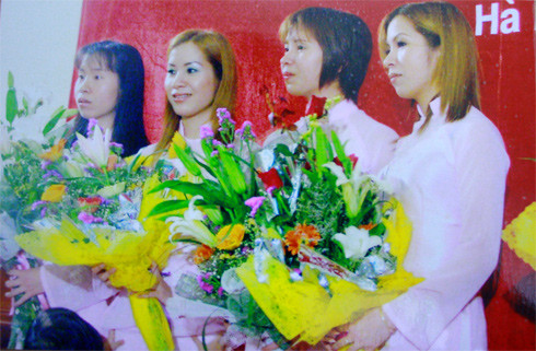 Từ trái sang, Nhất, Bắc, Nam, Thống. Không chỉ ngày nhỏ mà khi đã trưởng thành, ca sinh tư này vẫn nhận được sự quan tâm của dư luận. Họ từng tham gia chương trình Chuyện lạ Việt Nam (cùng với ca sinh tư Hòa, Bình, Hạnh, Phúc ở Hưng Yên)