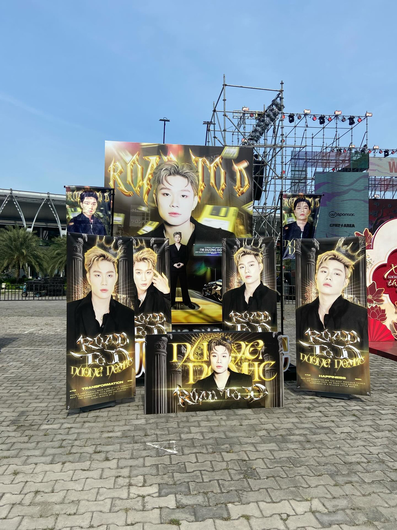 &quot;Bống Khờ&quot; Dương Domic cũng xuất hiện cùng hội anh em với màu vàng đen quyền lực.