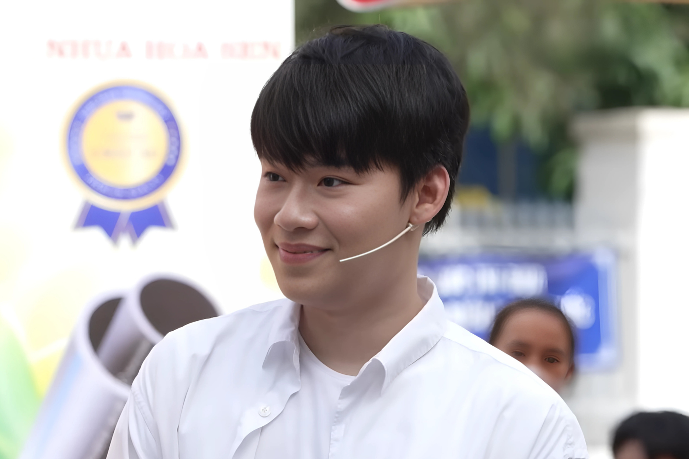 Quang Trung cũng chia sẻ: "Chỉ có việc học mới giúp cho mình đứng vững trên đôi chân của mình".