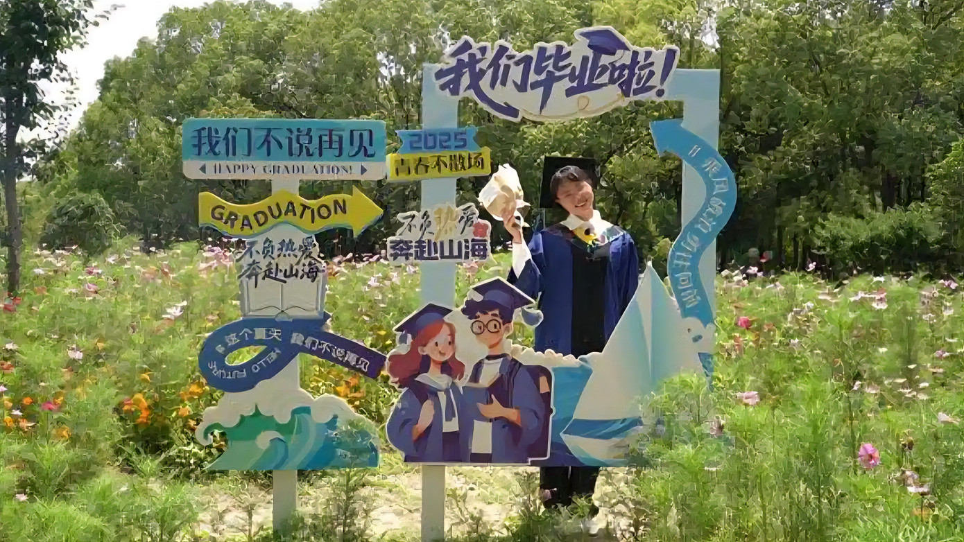 Một bình luận hơn 15 nghìn lượt thích về Tiểu Hồng trên Douyin: "Xuất phát không điểm tựa, thành công thì không đối thủ". Một bình luận hơn 15 nghìn lượt thích về Tiểu Hồng trên Douyin: "Xuất phát không điểm tựa, thành công thì không đối thủ".