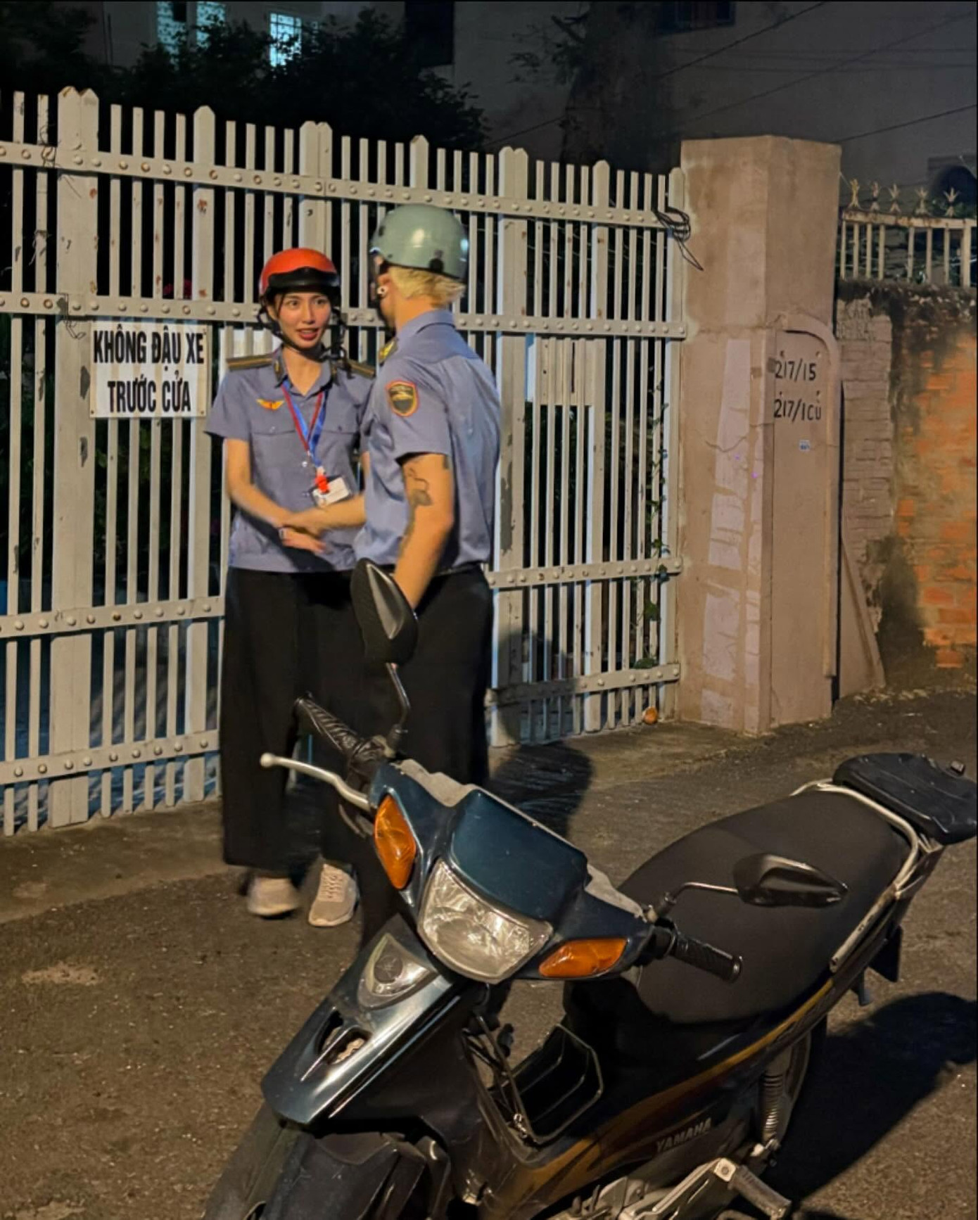 Bức ảnh làm fan &quot;nhảy số&quot; 7749 kiểu: &quot;Cô rủ rê 2Khang đi đánh lẻ đúng không&quot;.