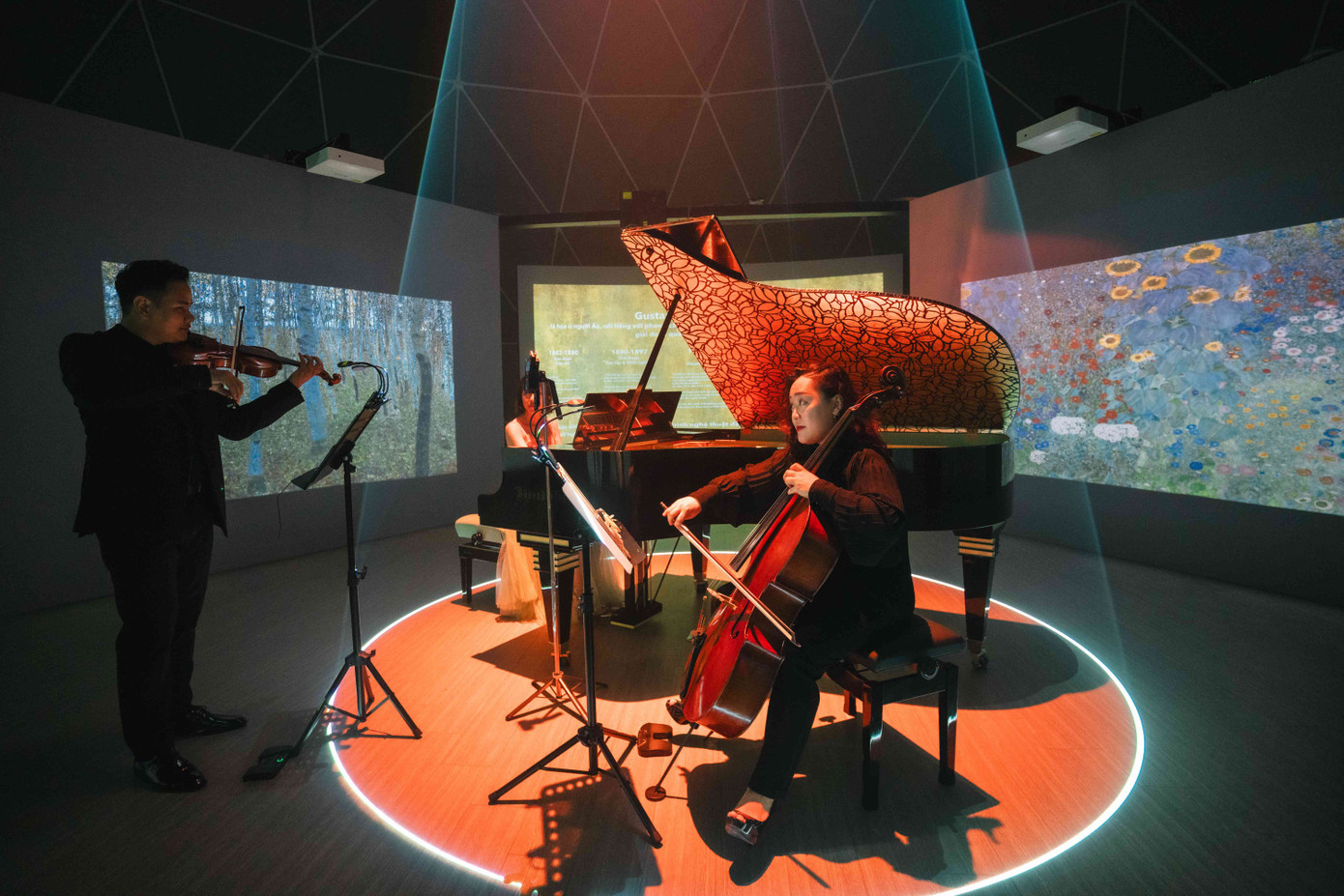 Tỏa là nơi du khách có thể "chạm" vào nghệ thuật bằng mọi giác quan.