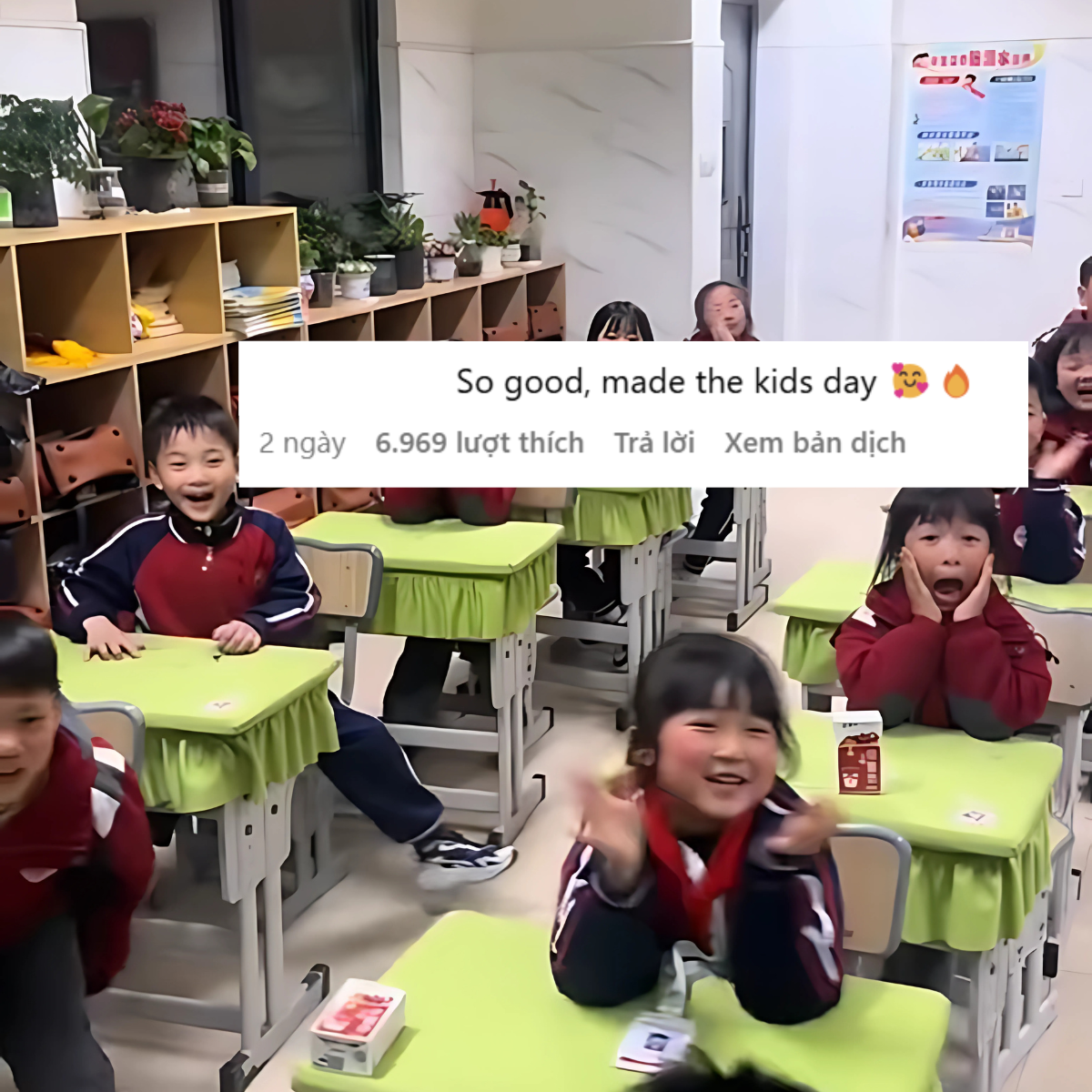 Cảm xúc đáng yêu của các bạn học sinh khi nhìn thấy phiên bản tương lai một cách chân thật.