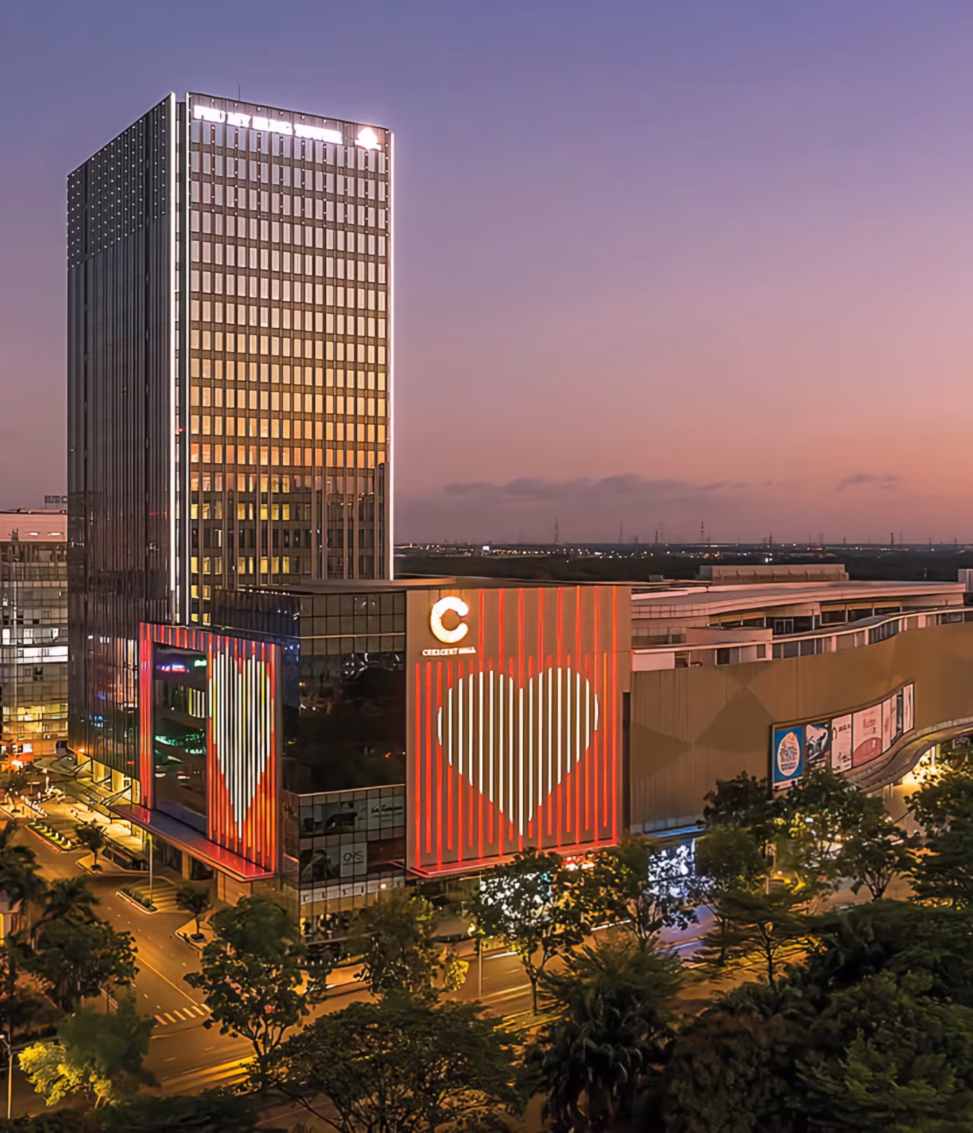 Crescent Mall "quẩy" xuyên Tết, nhưng mùng 1 (29/1) cần "nạp năng lượng" vui vẻ đầu năm, TTTM mở cửa từ 13:00 - 22:00.