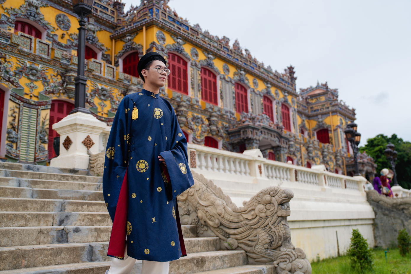 Huy Tiêu, tên thật là Tiêu Tường Huy (sinh năm 2002), là sinh viên trường Đại học Bách Khoa (Đại học Quốc gia TP.HCM).