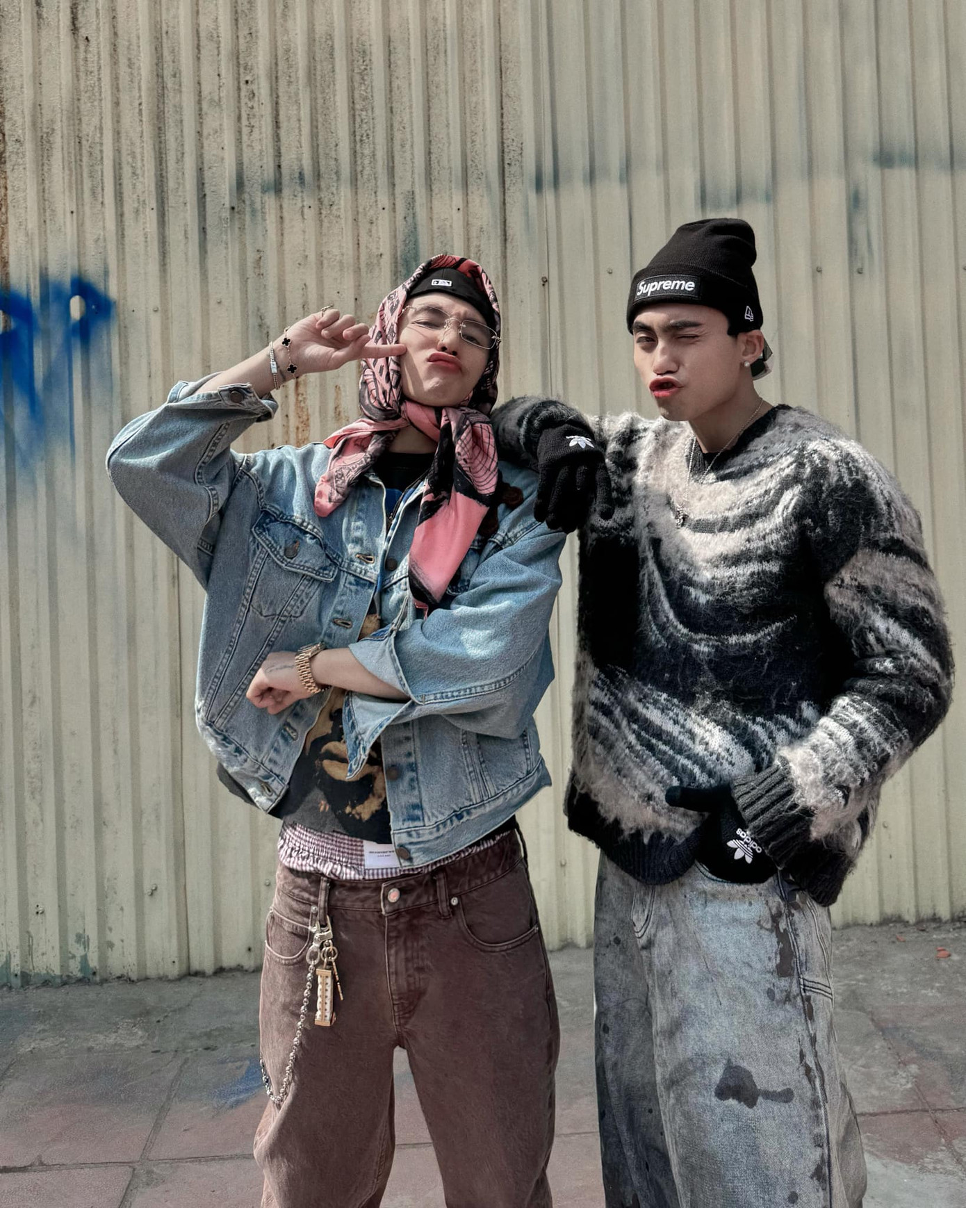 "Cặp loa" của showbiz Việt khiến fan thích mê vì liên tục xả ảnh từ mùng 1 đến mùng 3 Tết. "Cặp loa" của showbiz Việt khiến fan thích mê vì liên tục xả ảnh từ mùng 1 đến mùng 3 Tết.