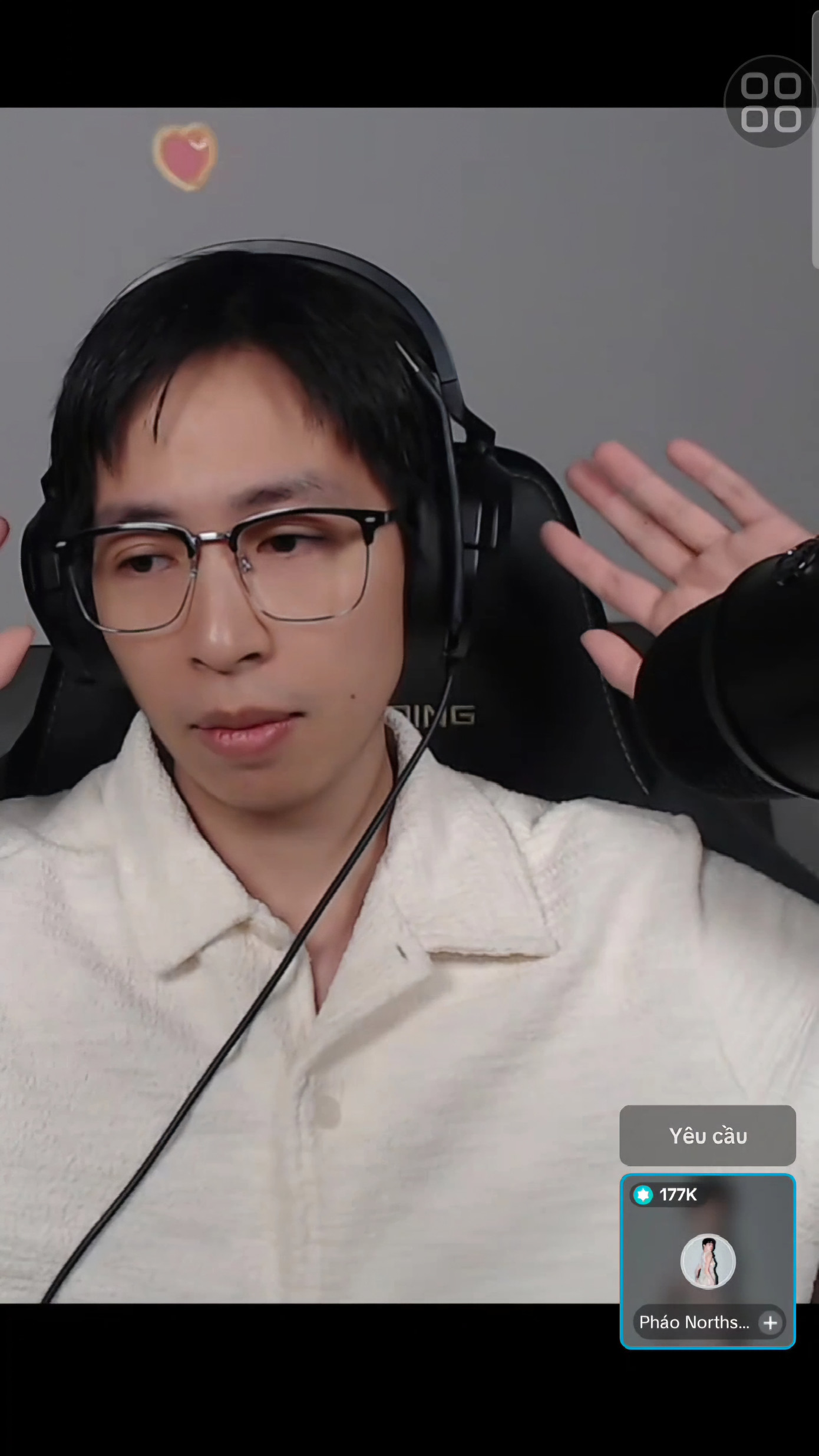 Pháo rời khỏi livestream với câu nói: &quot;Em không phải là bò để cho anh dắt&quot;.