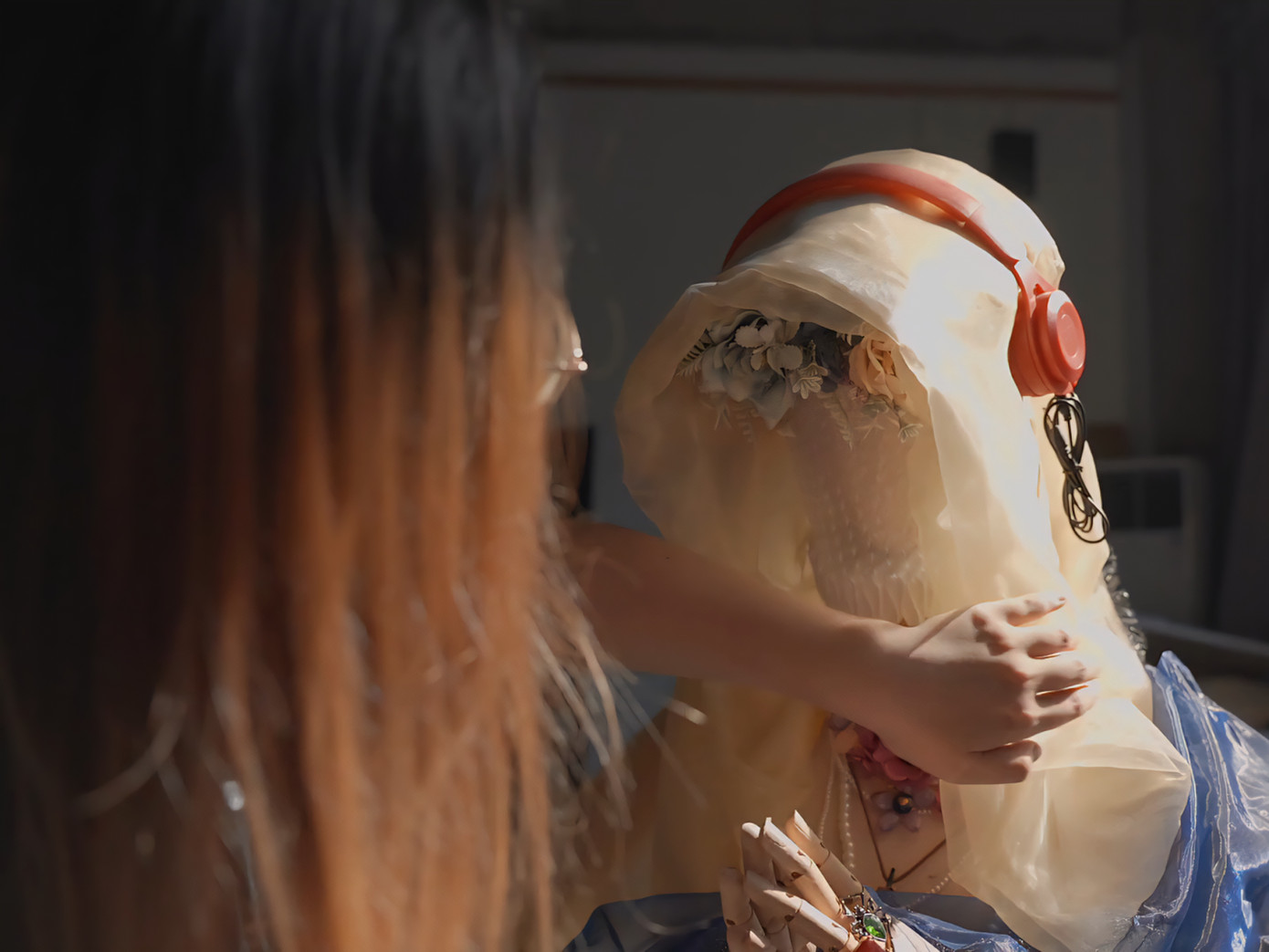 An Kỳ và quá trình chuẩn bị mô hình Cầu Nguyện phiên bản thực.