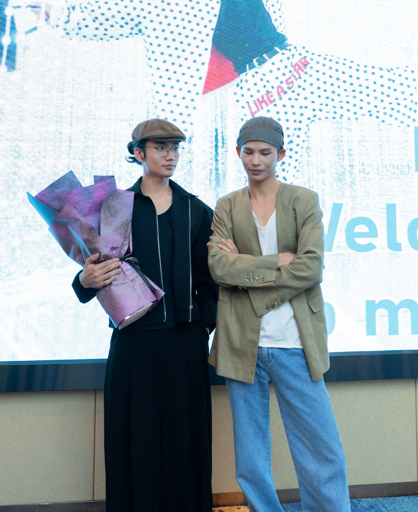 "Việc gặp Lukai Gang là một cơ duyên khi quản lý của Lu đã liên hệ trực tiếp và mời Harry sang Trung để hợp tác một số dự án", Harry Nista cho biết. "Việc gặp Lukai Gang là một cơ duyên khi quản lý của Lu đã liên hệ trực tiếp và mời Harry sang Trung để hợp tác một số dự án", Harry Nista cho biết.