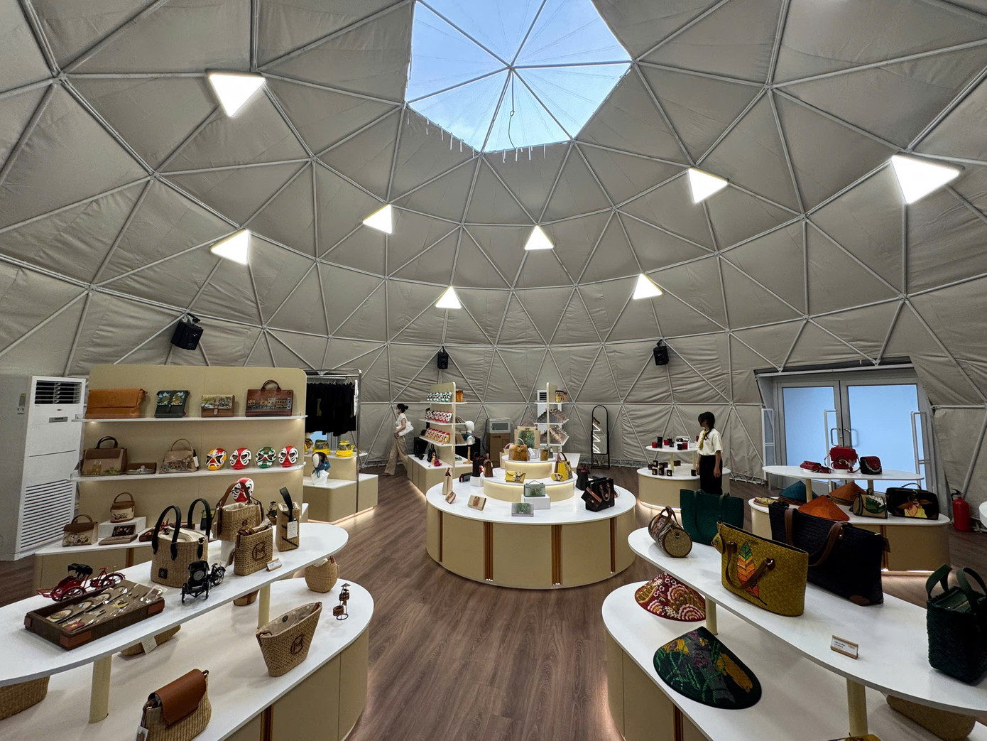 Không gian trưng bày tại TỎA.