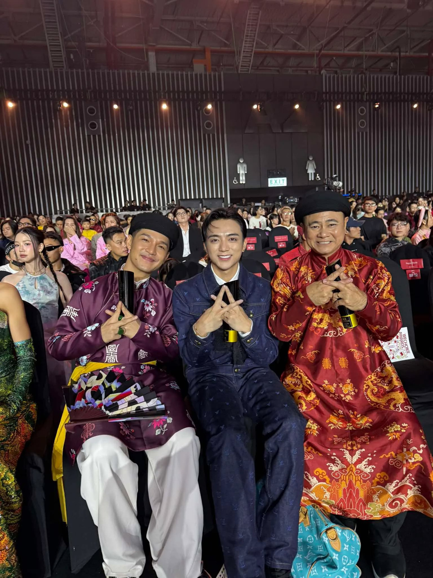 Một fan bình luận: &quot;Nói họ không phải gia đình là tôi giãy đành đạch lên đấy&quot;.