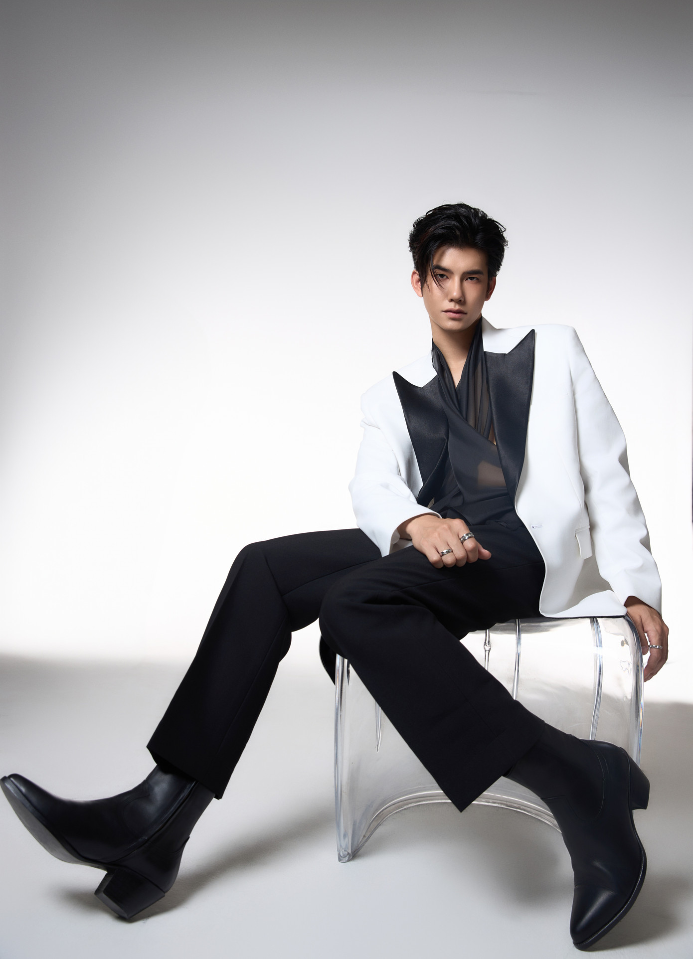 Vào ngày Cá tháng Tư năm 2023, Nguyễn Đình Mạnh từ bỏ công việc chạy quảng cáo để thử sức làm mẫu cho một shop thời trang. Vào ngày Cá tháng Tư năm 2023, Nguyễn Đình Mạnh từ bỏ công việc chạy quảng cáo để thử sức làm mẫu cho một shop thời trang.