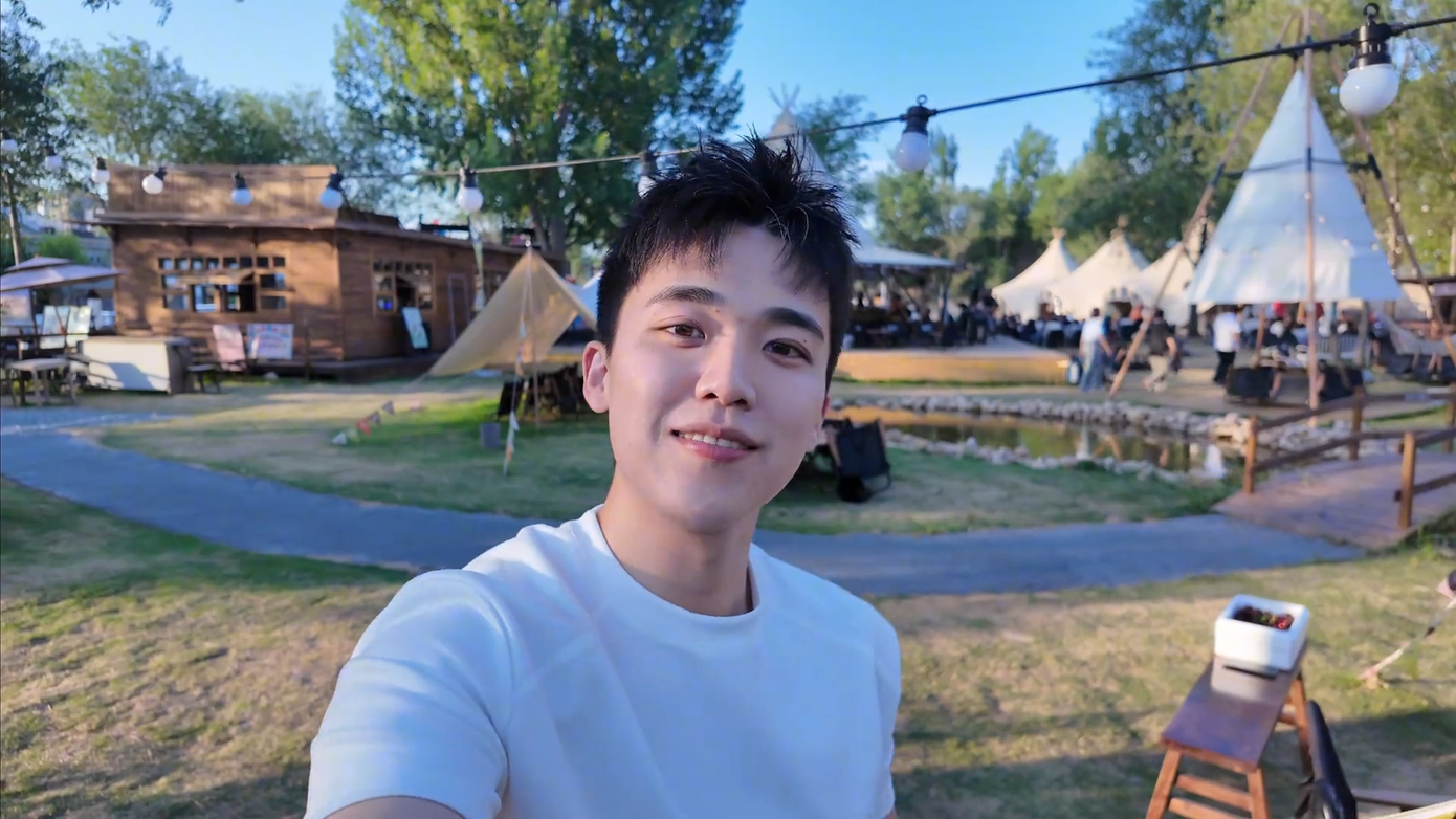 Khung cảnh bình yên cùng Tiểu Trương khiến netizen "mềm lòng". Khung cảnh bình yên cùng Tiểu Trương khiến netizen "mềm lòng".