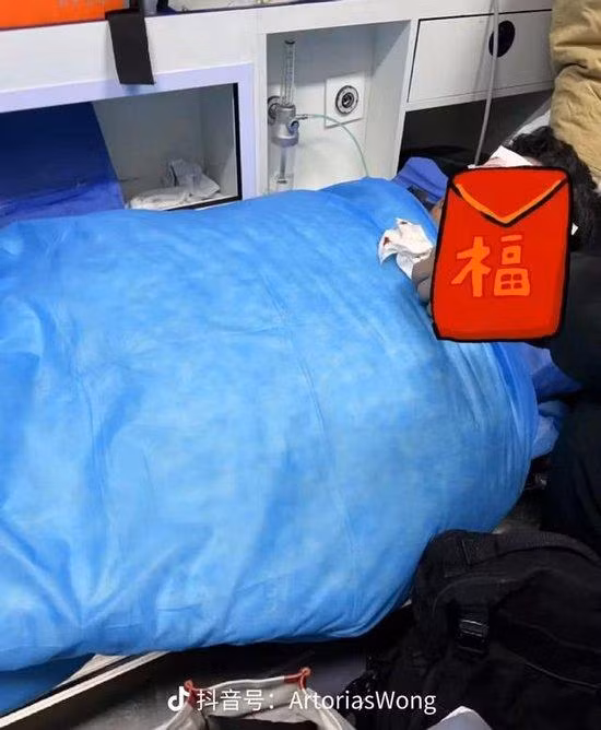 Cảnh sát cho biết: "Đêm đó là Giao thừa, nhiều người ra quảng trường chơi và đốt pháo dù điều này bị cấm. Theo quy định, khu vực này không được phép đốt pháo hoa".