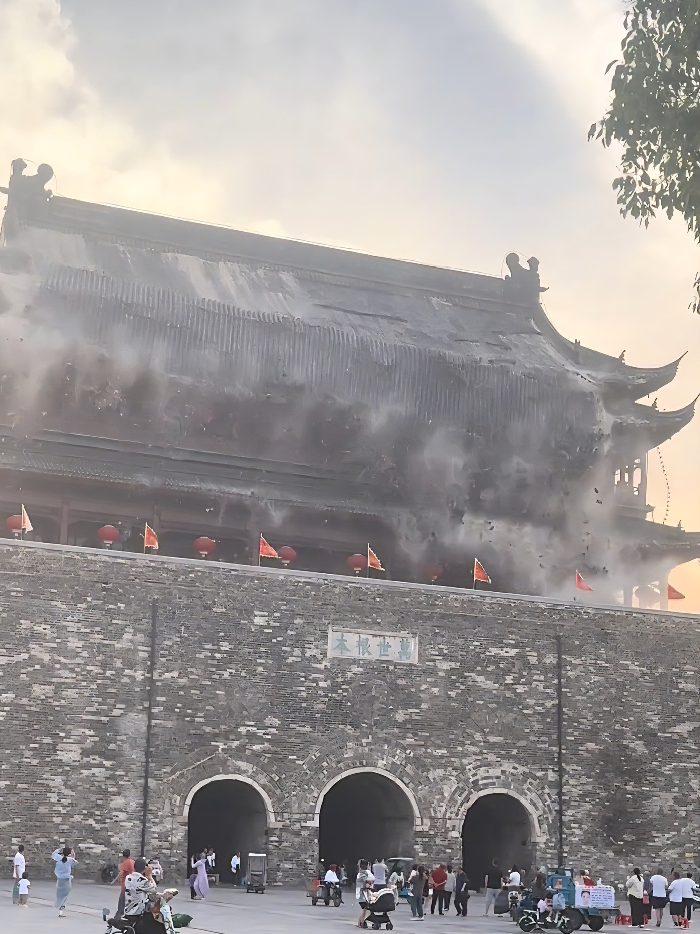 Một số nguồn cho biết ngày xảy ra sự cố ghi nhận biên độ nhiệt dao động 20 độ C (từ 17 đến 37 độ C) nhưng chưa thể khẳng định thời tiết là nguyên nhân.