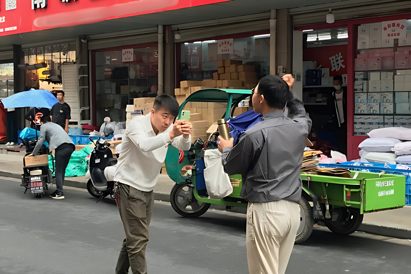 Những hình ảnh "huy hoàng" của ngành công nghiệp livestream. Những hình ảnh "huy hoàng" của ngành công nghiệp livestream.