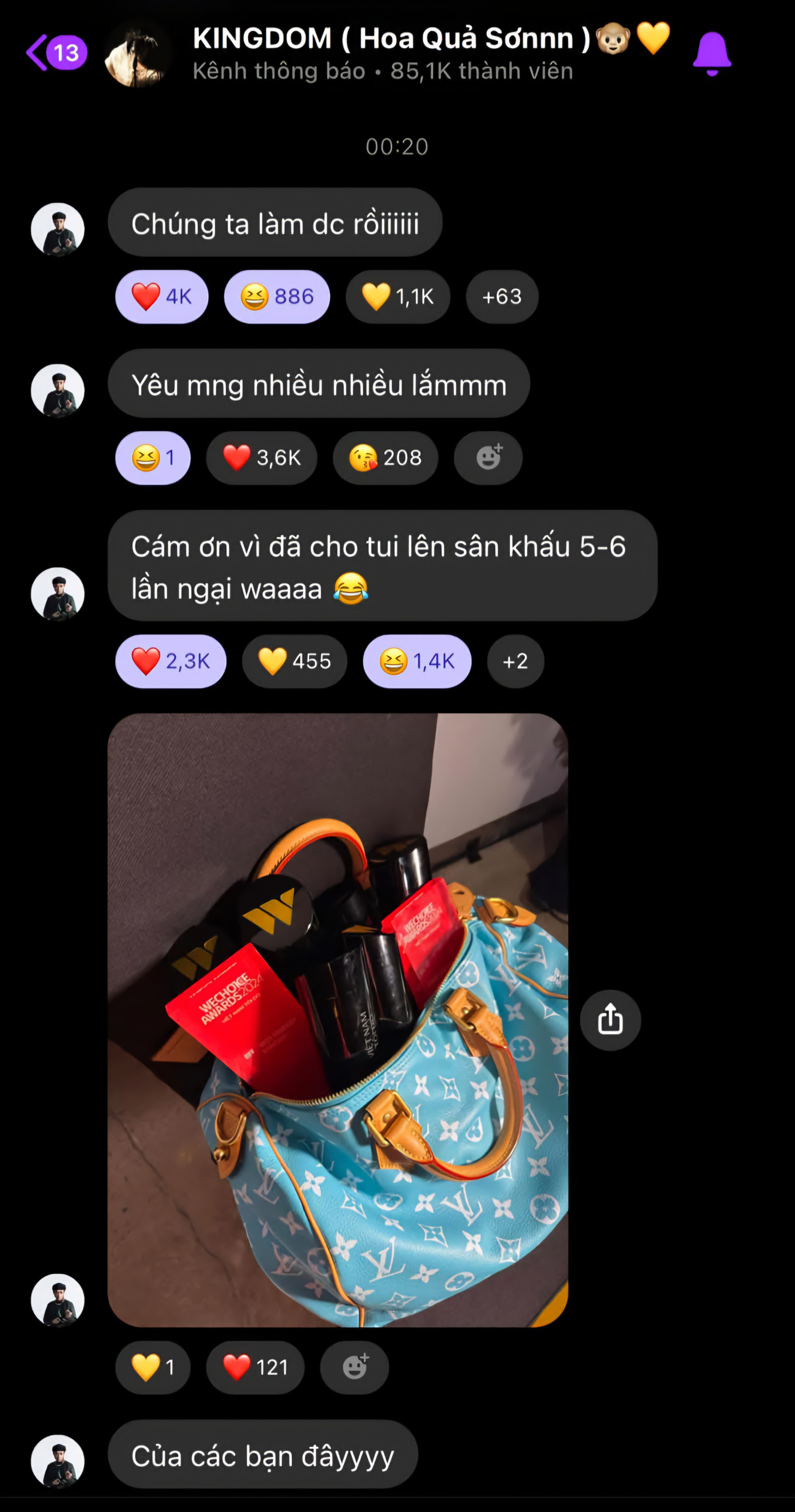 SOOBIN không quên gửi lời cảm ơn KINGDOM vì đã giúp anh “vận động” liên tục với màn lên xuống sân khấu 5-6 lần. SOOBIN không quên gửi lời cảm ơn KINGDOM vì đã giúp anh “vận động” liên tục với màn lên xuống sân khấu 5-6 lần.