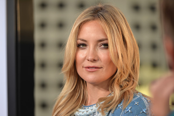 Kate Hudson chia sẻ, cô luôn cảm thấy khó khăn khi phải xa con để đi đóng phim