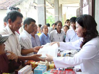  Công ty Tâm Bình khám bệnh phát thuốc miễn phí cho 1000 người có công ở Nghĩa Hưng, Nam Định 