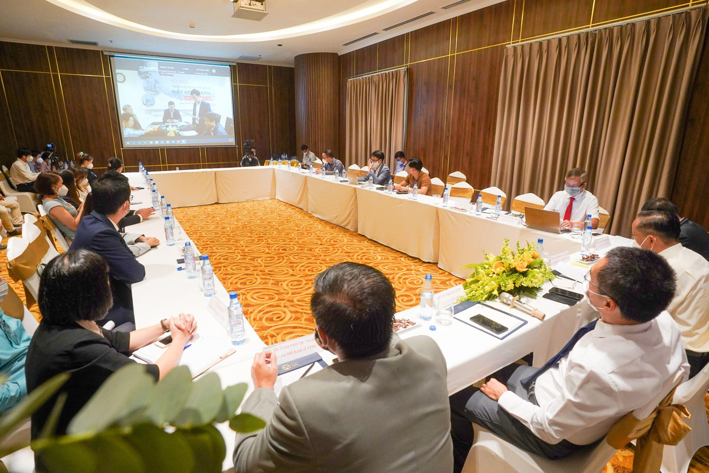 Nhiều chuyên gia, đại diện doanh nghiệp tham gia hội thảo