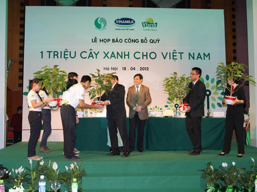 Ban Điều hành Quỹ 1 triệu cây xanh cho Việt Nam chính thức phát động chương trình. Ban Điều hành Quỹ 1 triệu cây xanh cho Việt Nam chính thức phát động chương trình