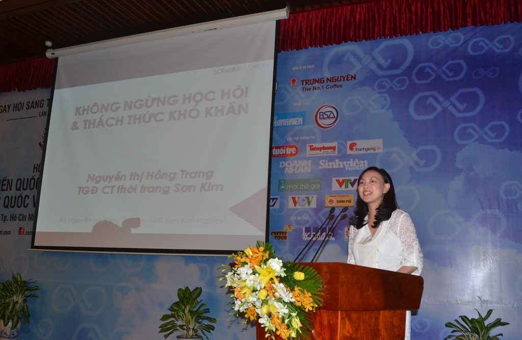 Bà Nguyễn Thị Hồng Trang, Tổng Giám đốc Tập đoàn Sơn Kim chia sẻ với các bạn sinh viên