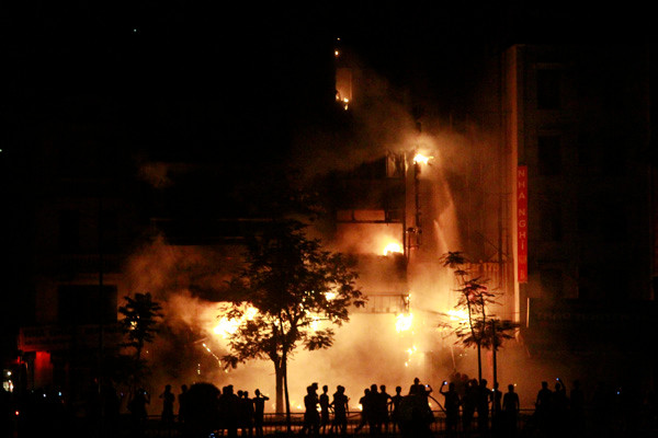 Ngọn lửa bao trùm 