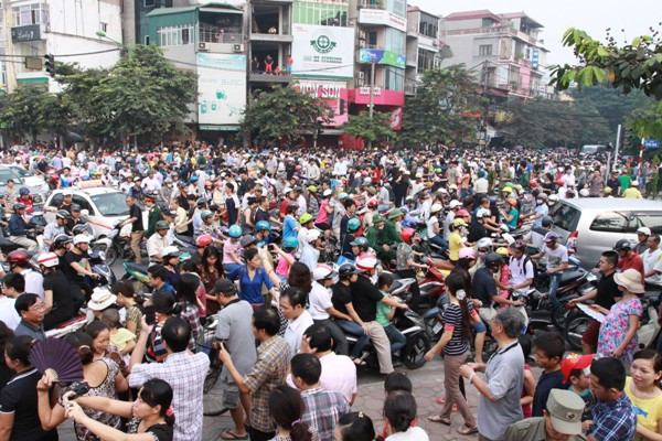 Rừng người chờ đón linh cữu Đại tướng trên phố Kim Mã