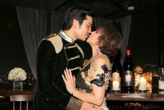 Showbiz 11/6: Nhã Phương chụp ảnh 'dìm hàng' Trường Giang ảnh 1