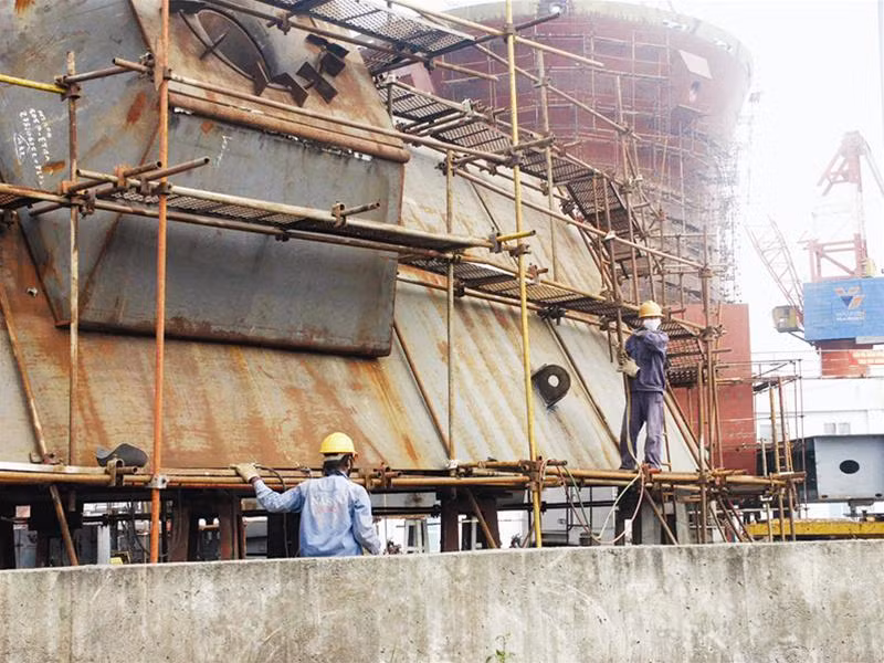 Tàu đang được hoàn thiện tại nhà máy đóng tàu Nam Triệu. Ảnh: P.D