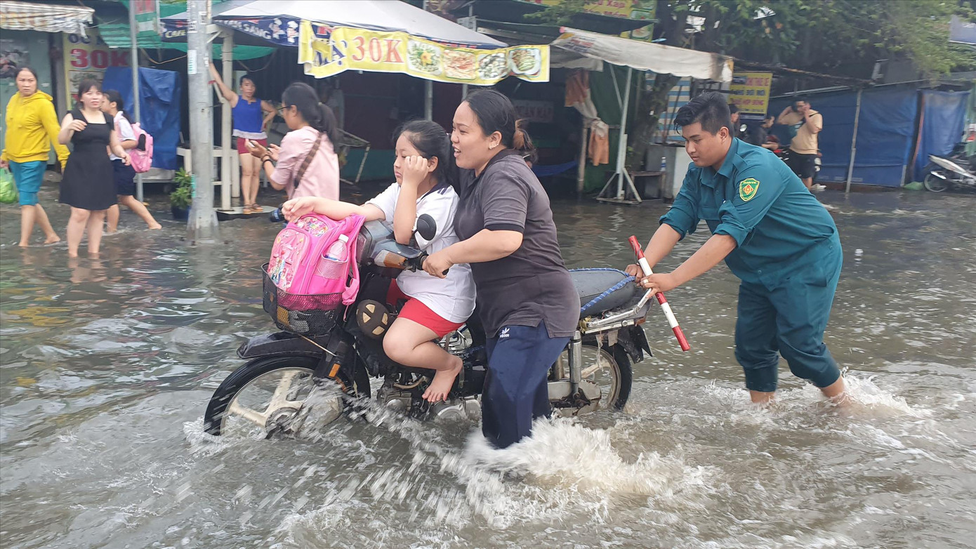 Chống chọi triều cường: Đường trăm tỷ vẫn ngập ảnh 1
