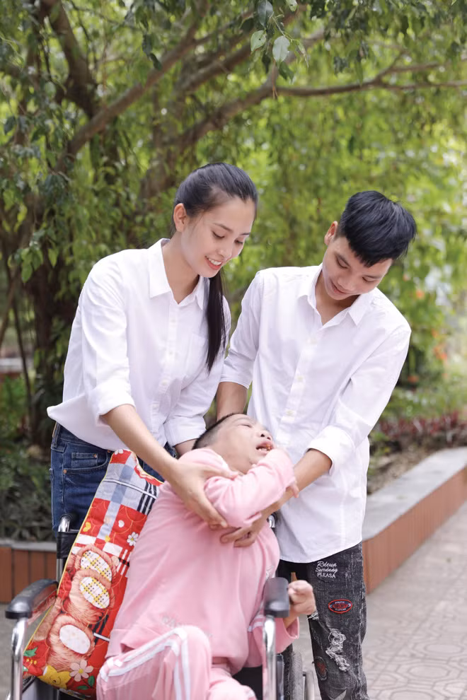 Hoa hậu Việt Nam, phía khuất của vầng trăng ảnh 1