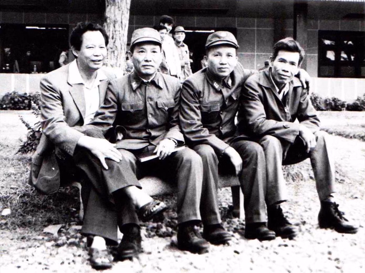 Hai 'mãnh hổ' cao nguyên vừa ra đi ảnh 1