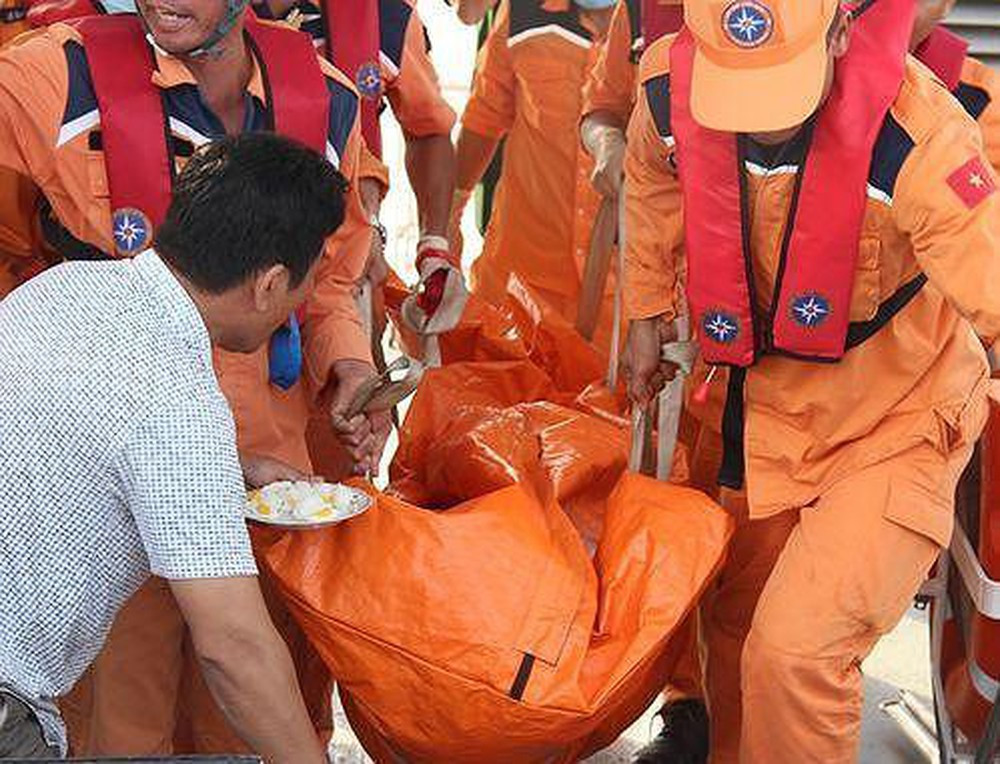 Sử dụng 5 tời chuyên dụng kéo tàu cá lên khỏi đáy biển ảnh 7 Sử dụng 5 tời chuyên dụng kéo tàu cá lên khỏi đáy biển ảnh 7