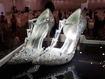 Công bố vương miện, quyền trượng, ghế và giầy của Tân hoa hậu ảnh 2