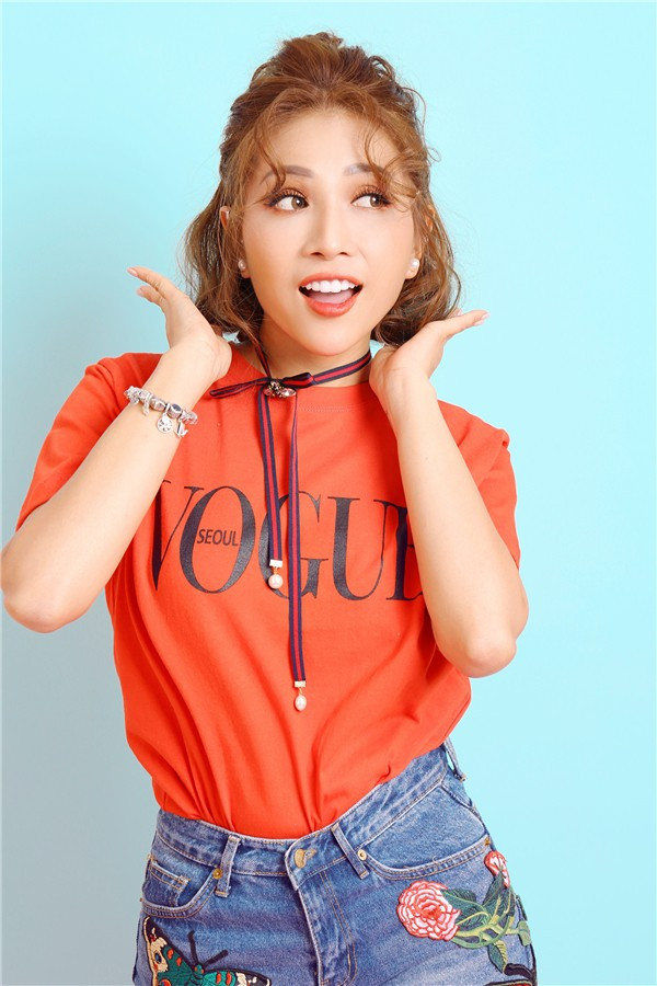 Kiều xiêm y gặp Kiều quần jean áo vest ảnh 4