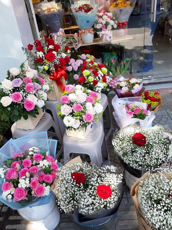 Giá hoa hồng tăng gấp đôi ngày 14/2, nhiều bạn trẻ vẫn chi đậm ảnh 9