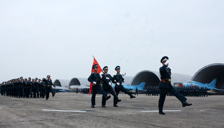 Các lực lượng Trung đoàn 921 (Sư đoàn 371) và Sư đoàn 361 duyệt đội ngũ tại Lễ phát động thi đua