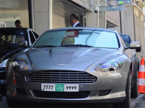 Aston Martin DB9. Aston Martin DB9