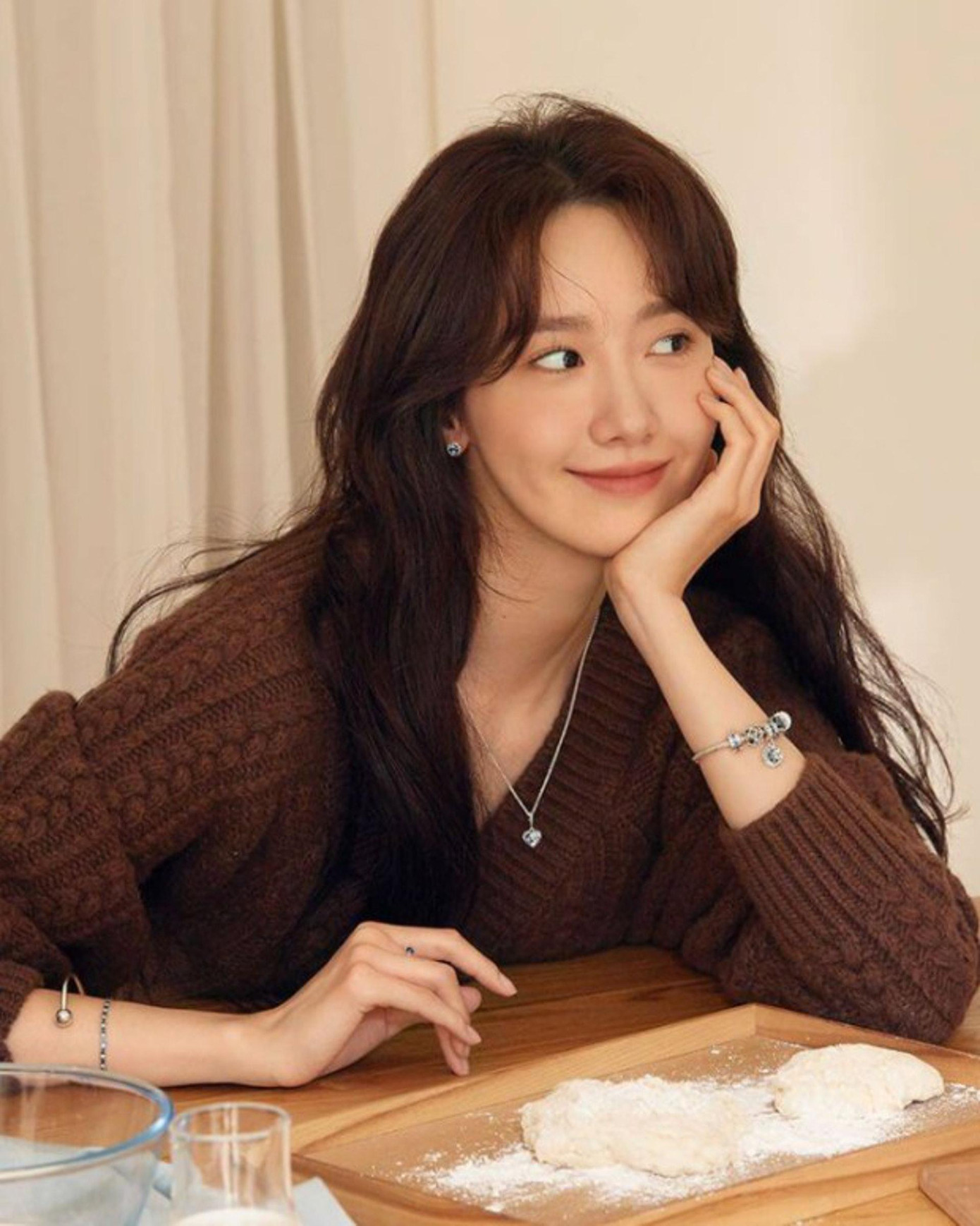 2. Yoona (SN 1990) có 308 phiếu bầu. Vẻ ngoài trong sáng, chuẩn Hàn Quốc của thành viên SNSD rất được lòng fan Nhật Bản. Hơn thế, cô đạt thành tích tốt ở cả ca hát lẫn diễn xuất.