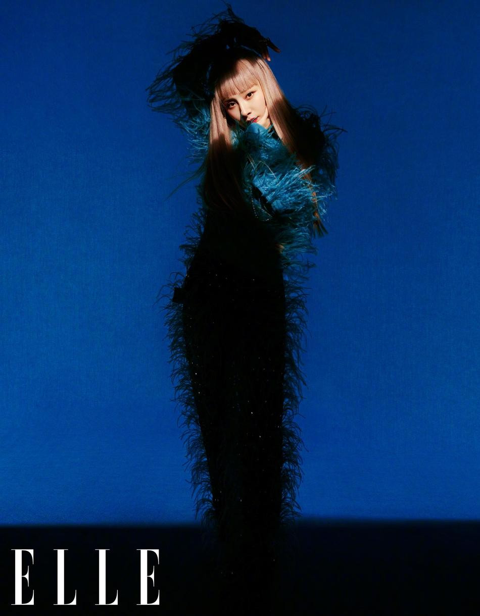 Bộ phim lên sóng gần đây nhất của Dương Mịch là &quot;Bạo Phong Nhãn&quot;. Tác phẩm truyền hình này được đánh giá có cốt truyện hấp dẫn khi khai thác đề tài chống gián điệp, các tuyến nhân vật có chiều sâu. Tuy nhiên, bà mẹ một con lại gây thất vọng vì diễn xuất mờ nhạt, nếu không muốn nói là kém cỏi, khiến phim &quot;lẹt đẹt&quot; về tỷ suất người xem.